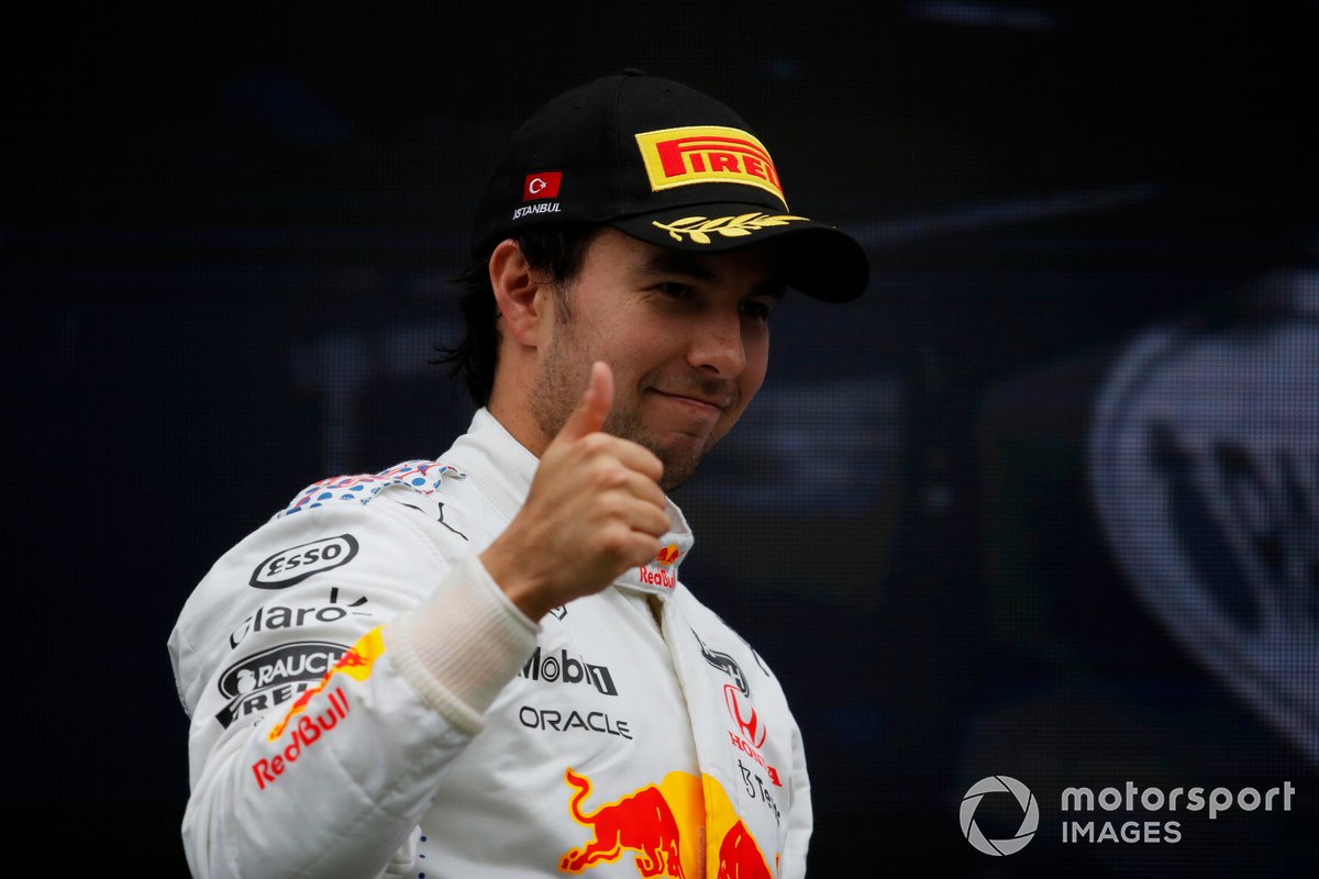 Sergio Perez, Red Bull Racing, en el podio de Turquía.