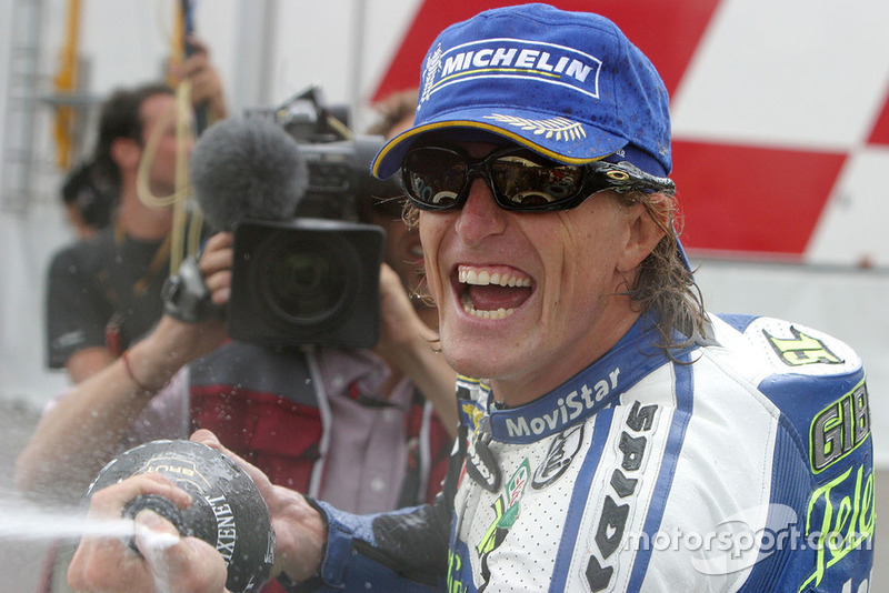 Podium : le vainqueur Sete Gibernau, Honda
