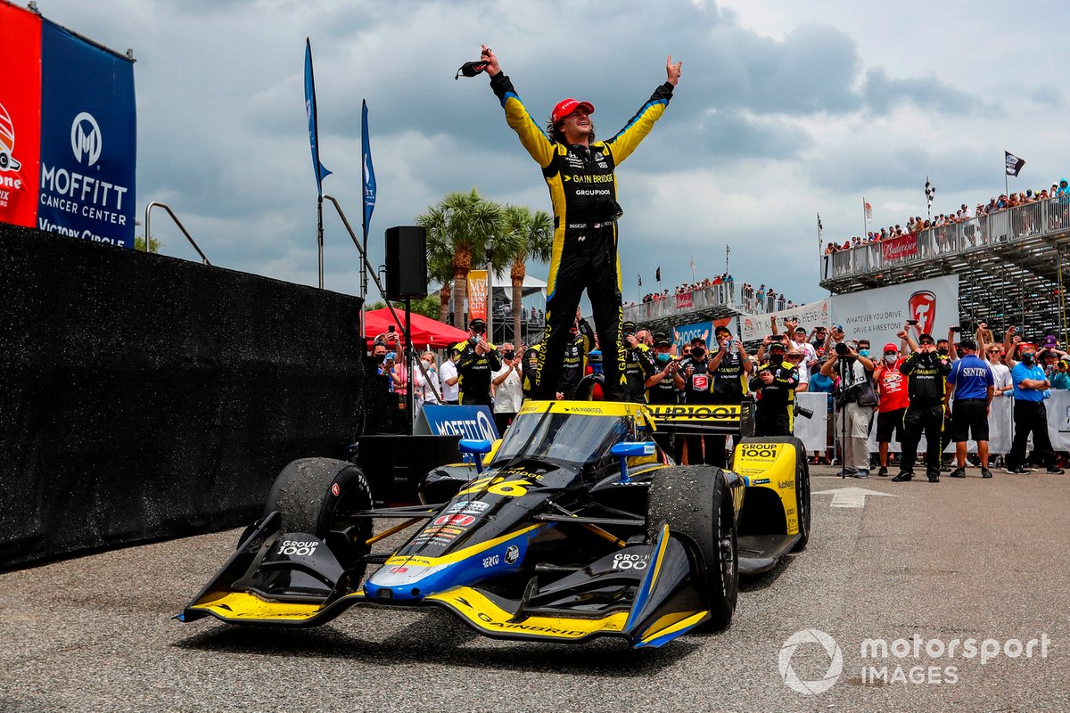 Colton Herta, Andretti Autosport Honda, saat merayakan kemenangan di IndyCar Grand Prix St. Petersburg