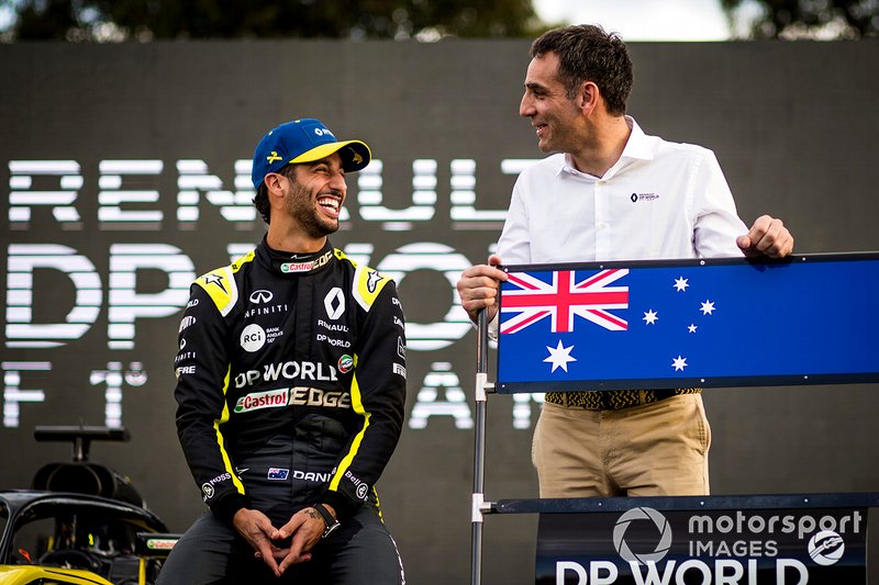 Daniel Ricciardo, Renault F1 with Cyril Abiteboul, Managing Director, Renault F1 Team