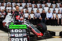 Romain Grosjean viert zijn 100ste start