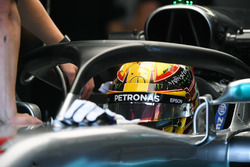Lewis Hamilton, Mercedes-Benz F1 W08, mit Halo