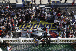 Podium: ganador, Will Power, Team Penske Chevrolet, segundo, Josef Newgarden, Team Penske Chevrolet,