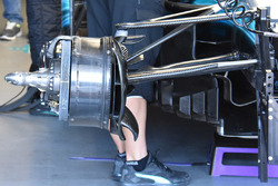 Mercedes AMG F1 W08, dettaglio del freno anteriore