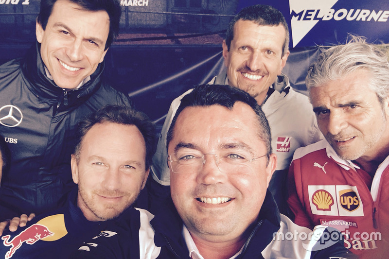 Eric Boullier maakte een selfie met de teambazen
