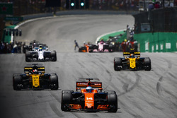 Fernando Alonso, McLaren MCL32, Nico Hulkenberg, Renault Sport F1 Team RS17, Carlos Sainz Jr., Renault Sport F1 Team RS17, Felipe Massa, Williams FW40