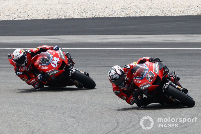 Subtiele veranderingen of een noodgreep? Ducati zoekt naar een oplossing voor de nieuwe achterband.