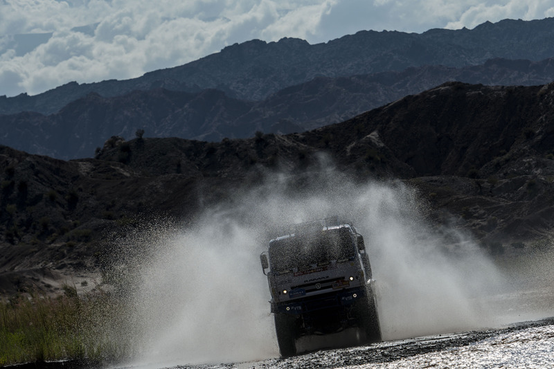 #500 Team Kamaz Master: Едуард Ніколаєв, Євген Яковлєв, Володимир Рибков