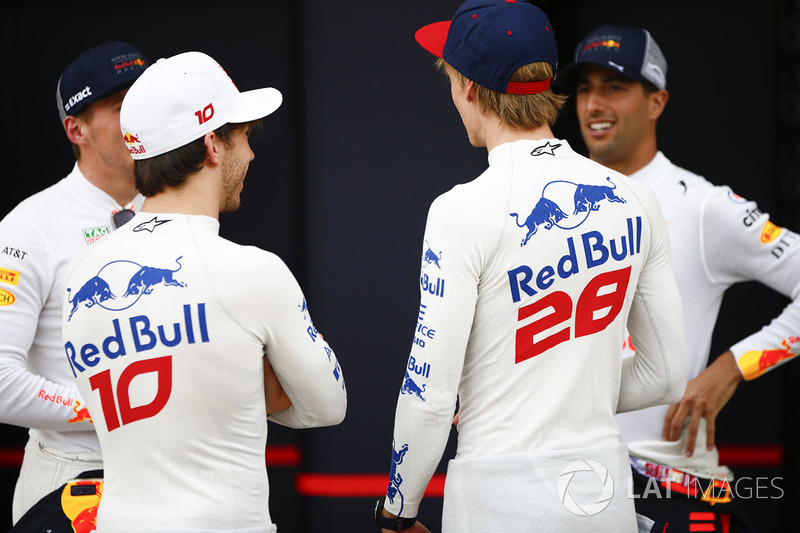 Pierre Gasly, Toro Rosso, Brendon Hartley, Toro Rosso, Daniel Ricciardo, Red Bull Racing, ve Max Verstappen, Red Bull Racing