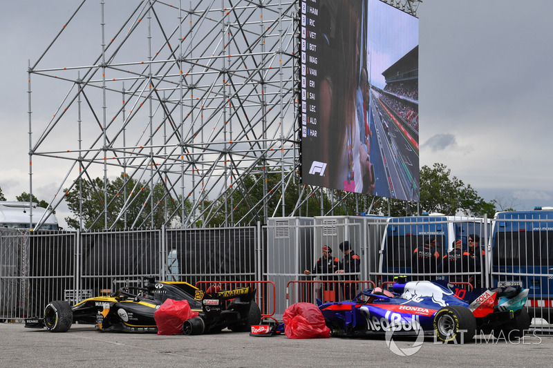 Los autos de Nico Hulkenberg, Renault Sport F1 Team R.S. 18 y Pierre Gasly, Scuderia Toro Rosso STR13