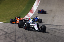 Lance Stroll, Williams FW40, Stoffel Vandoorne, McLaren MCL32