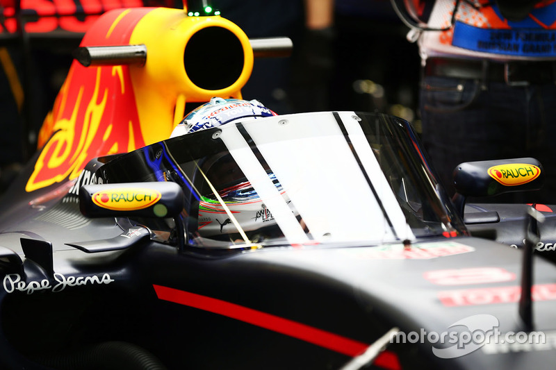 Daniel Ricciardo, Red Bull Racing RB12 met Aeroscreen