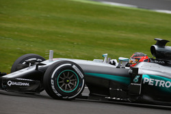 Esteban Ocon, Mercedes AMG F1 W07 Hybrid Test Driver