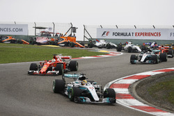 Lewis Hamilton, Mercedes AMG F1 W08; Sebastian Vettel, Ferrari SF70H; Valtteri Bottas, Mercedes AMG F1 W08; Kimi Räikkönen, Ferrari SF70H; Nico Hülkenberg, Renault Sport F1 Team RS17