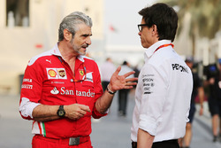 Maurizio Arrivabene, teambaas Ferrari met Toto Wolff, teambaas Mercedes AMG F1