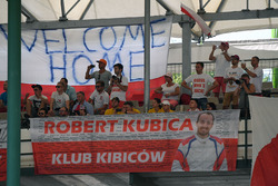 Robert Kubica, Renault Sport F1 Team RS17 fans and banners