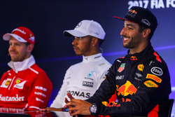 Sebastian Vettel, Ferrari Lewis Hamilton, Mercedes AMG F1 and Daniel Ricciardo, Red Bull Racing in the Press Conference