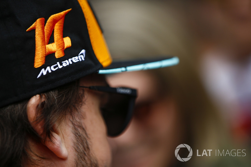 Fernando Alonso, McLaren, şapka detay