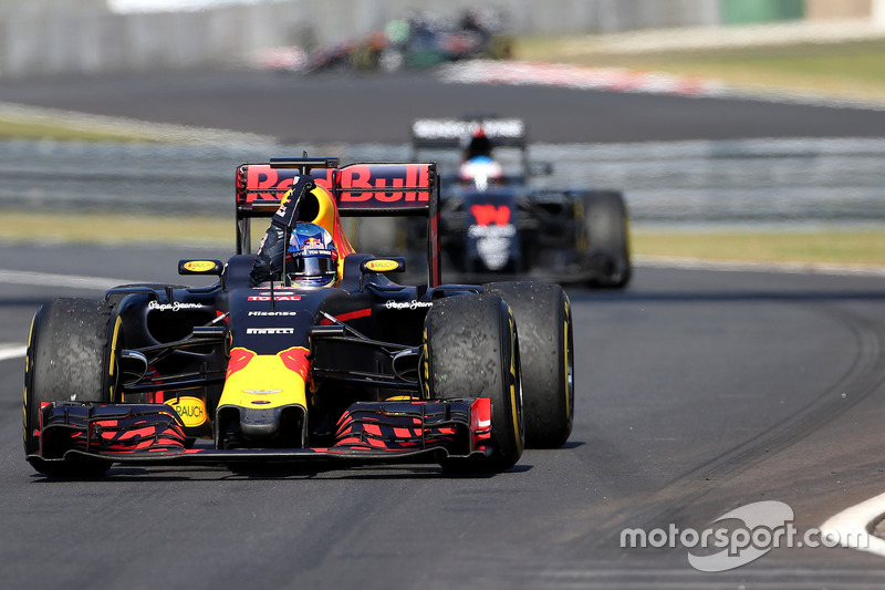 Il vincitore della gara Daniel Ricciardo, Red Bull Racing