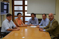Walter Sciacca mit Carlos Alonso und Cristo Pérez von Cabildo de Tenerife