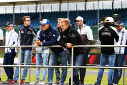 (L to R): Marcus Ericsson, Sauber F1 Team and Kevin Magnussen, Renault Sport F1 Team on the drivers