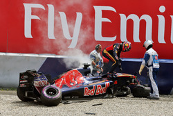 Daniil Kvyat, Scuderia Toro Rosso dopo un brutto impatto