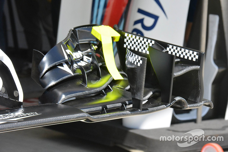 Переднее крыло Williams FW38 с контрольными наклейками