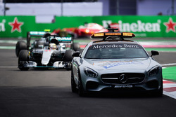 Safety-Car-Phase: Lewis Hamilton, Mercedes AMG F1 W07 Hybrid, führt