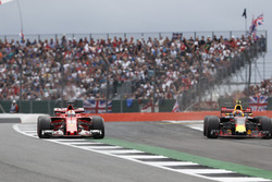 Max Verstappen, Red Bull Racing RB13, Sebastian Vettel, Ferrari SF70H