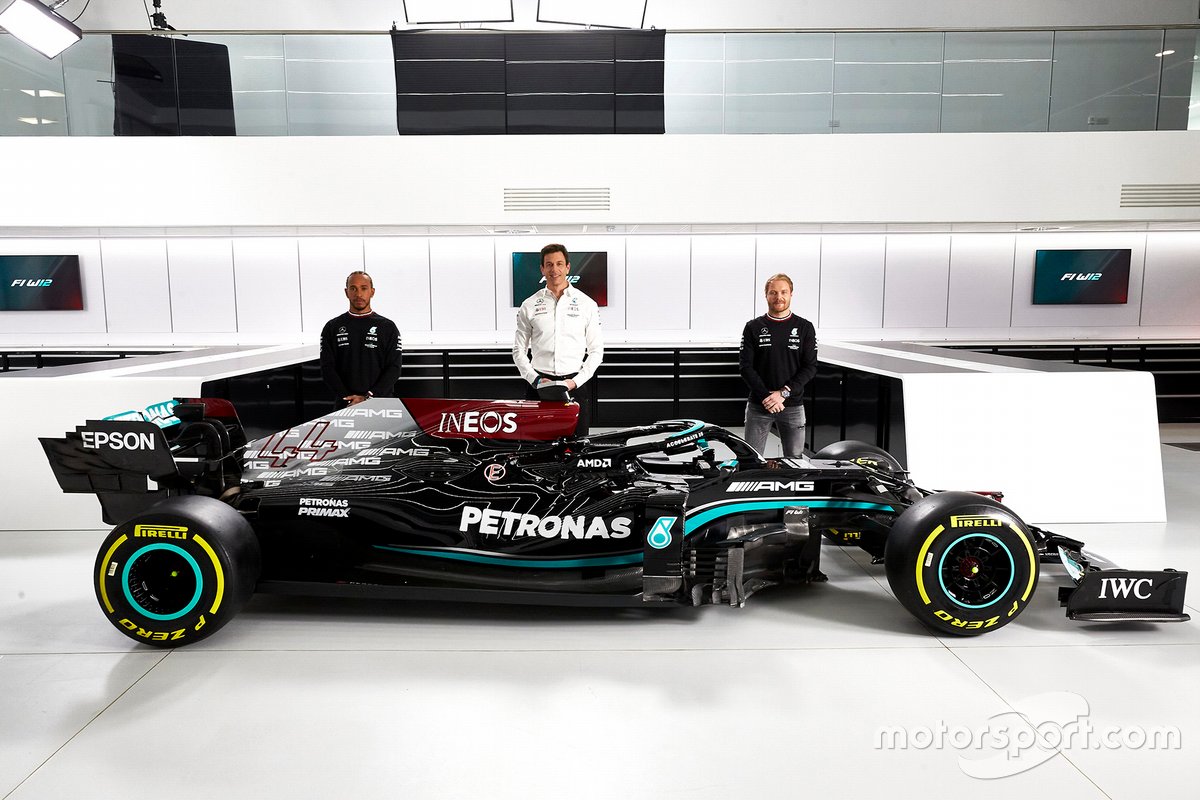 Mercedes AMG F1 W12 bersama Lewis Hamilton, Toto Wolff dan Valtteri Bottas
