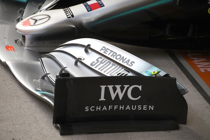 Mercedes AMG F1 W10 detail voorvleugel