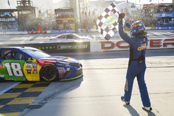 Yarış galibi Kyle Busch, Joe Gibbs Racing Toyota