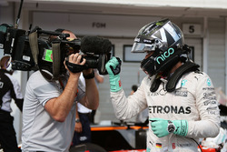Nico Rosberg, Mercedes AMG F1 viert zijn pole in parc ferme