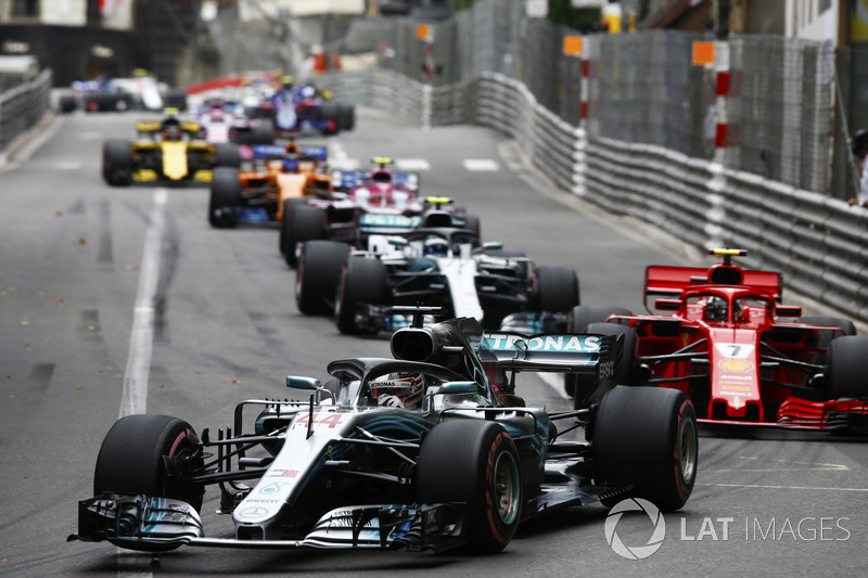 Льюіс Хемілтн, Mercedes AMG F1 W09, Кімі РАйкконен, Ferrari SF71H