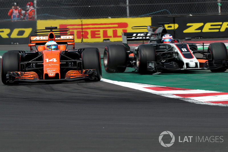 Fernando Alonso, McLaren MCL32 and Romain Grosjean, Haas F1 Team VF-17 battle