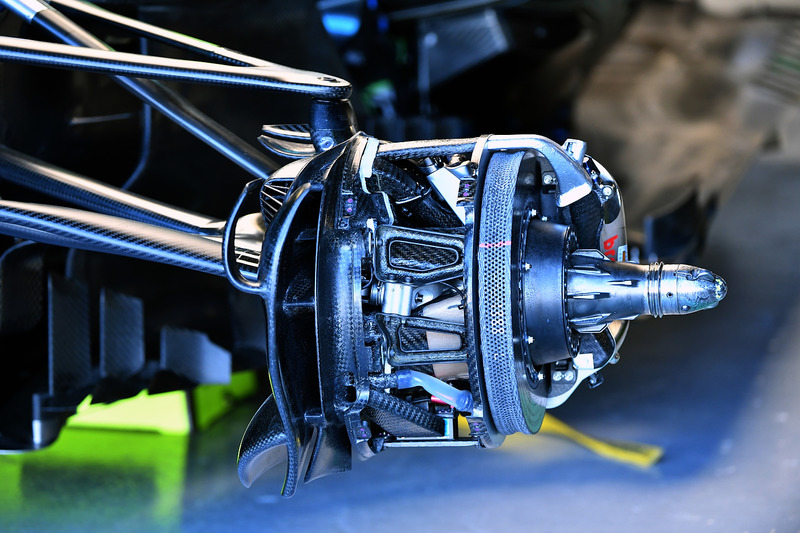 Mercedes-AMG F1 W09 detalles del cubo de la rueda delantera
