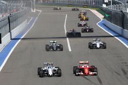 Valtteri Bottas, Williams FW38 en Kimi Raikkonen, Ferrari SF16-H