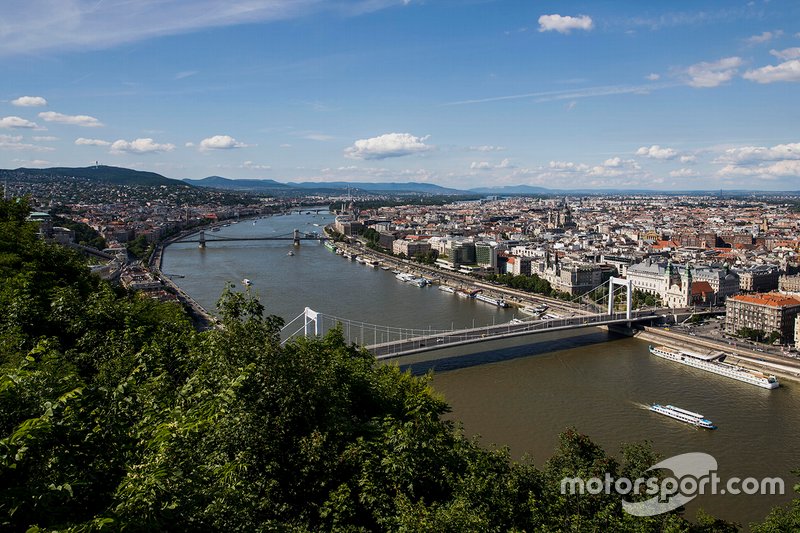 Blick auf Donau und Budapest
