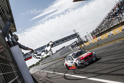Il vincitore della garaAurélien Comte, DG Sport Competition Peugeot 308TCR