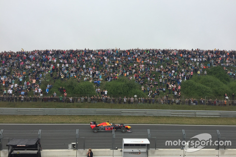A Red Bull zandvoorti F1-es parádéja