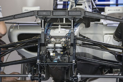 Williams FW40 ön süspansiyon detay
