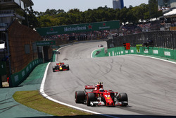 Kimi Raikkonen, Ferrari SF70H, Max Verstappen, Red Bull Racing RB13