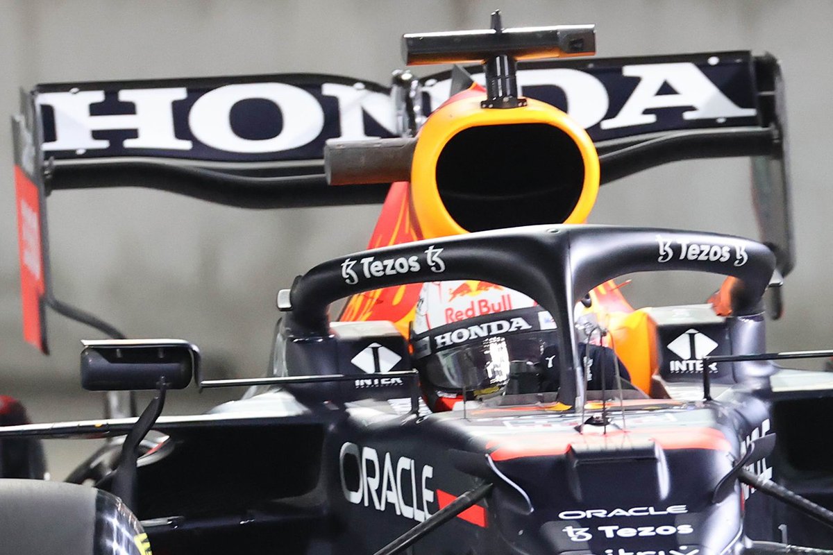 Заднее антикрыло Red Bull RB16B Макса Ферстаппена