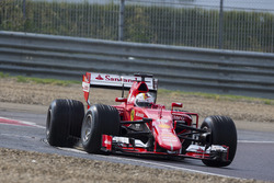 Себастьян Феттель, Ferrari, тестує шини Pirelli зразку 2017 року