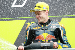 Podium: racewinnaar Brad Binder, Red Bull KTM Ajo, tweede plaats Romano Fenati, Sky Racing Team VR46