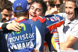 Race winner Marc Marquez, Repsol Honda Team met tweede plaats Jorge Lorenzo, Yamaha Factory Racing