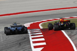 Valtteri Bottas, Mercedes AMG F1 W08, Max Verstappen, Red Bull Racing RB13