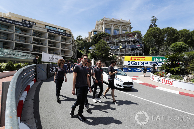 Kevin Magnussen, Haas F1 Team, durante la camminata in pista