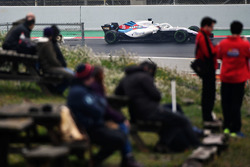 Fans watch Sergey Sirotkin, Williams FW41