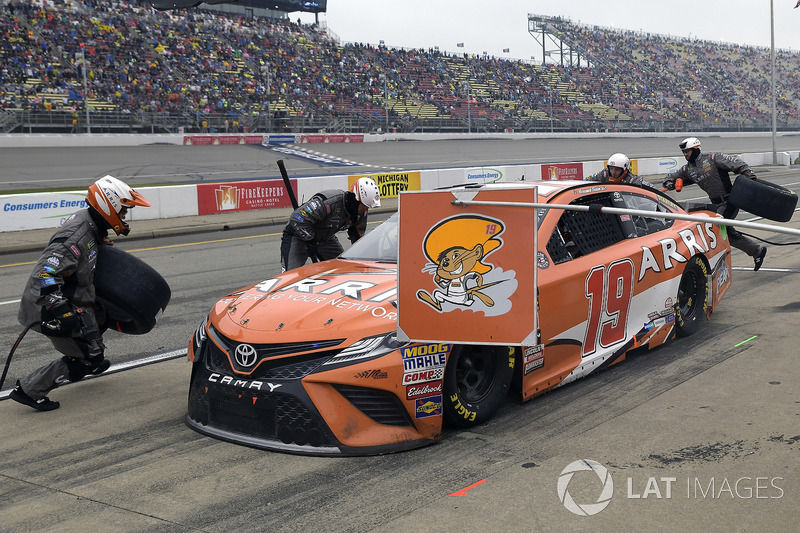 Daniel Suarez, Joe Gibbs Racing, Toyota Camry ARRIS